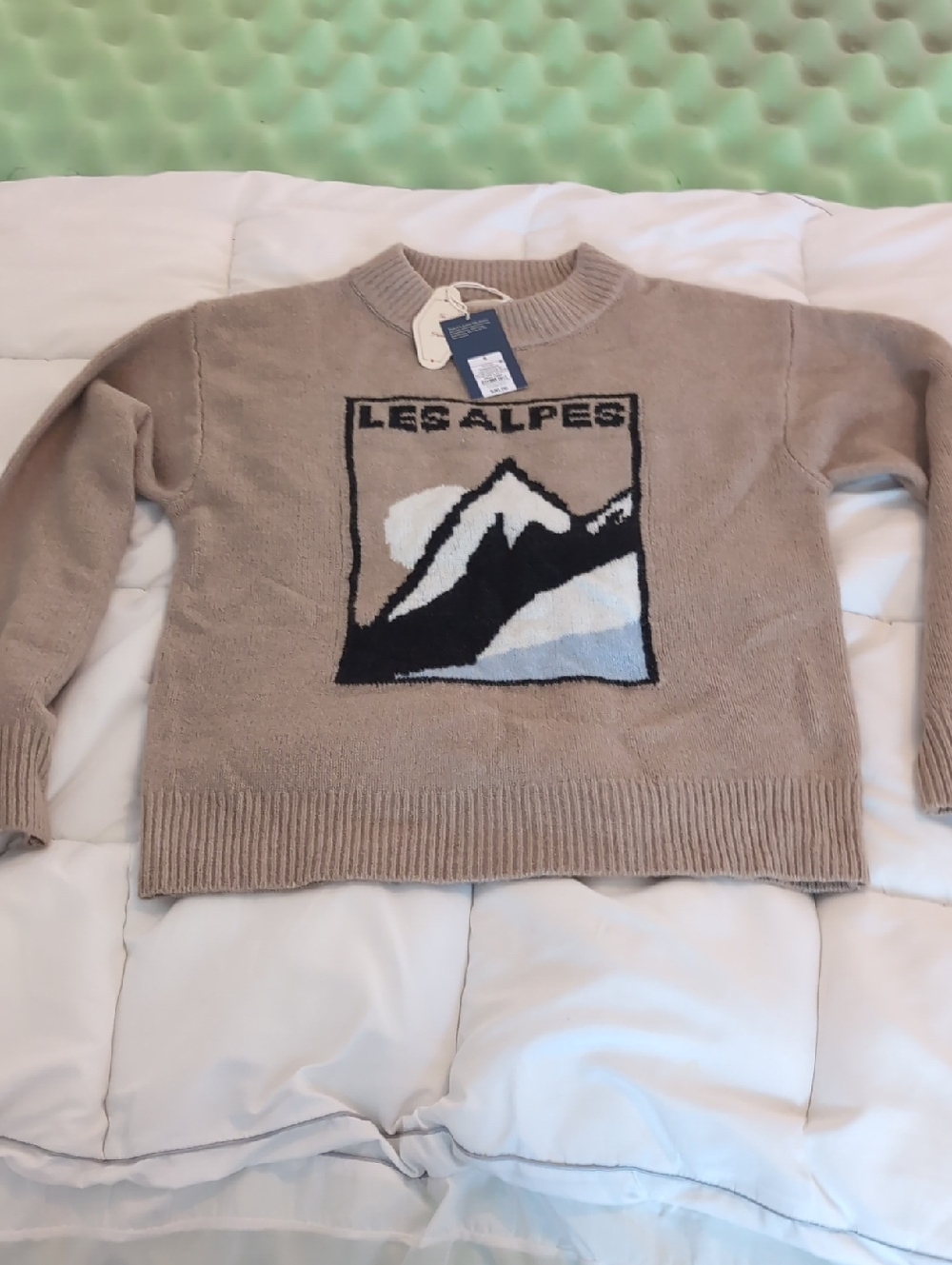 🧥 New With Tags Universal Thread Alpine Hotel Mountain Sweater Size Small.Alpes